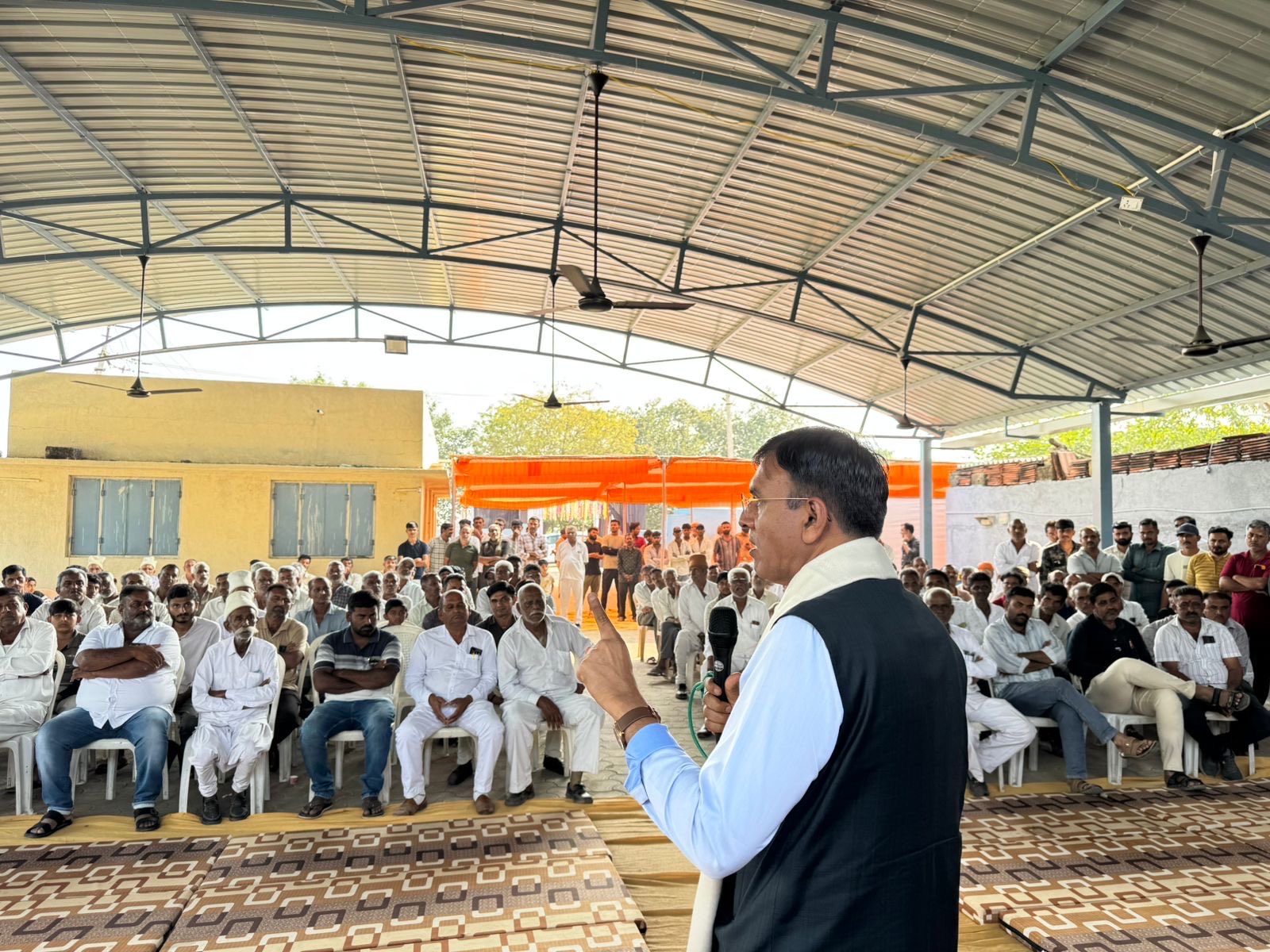 Today, I met with the workers from various areas of the Porbandar Parliamentary Constituency – Vanana, Boricha, Ranavav, and Kutiyana.